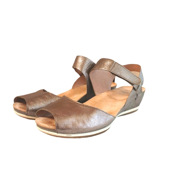 DANSKO Vera Gold Metallic Leather Low Wedge Comfort Sandals size 6.5-7 - Picture 11 of 11